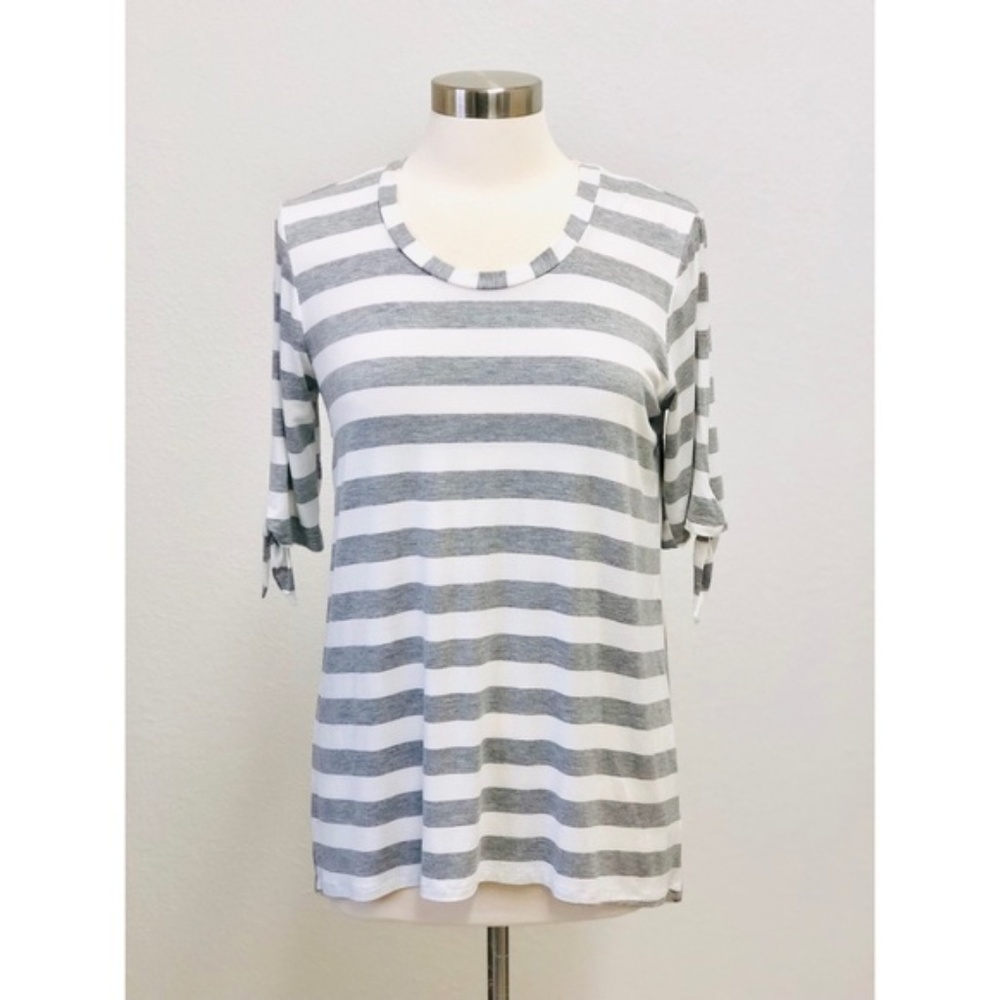 🔖🛒 SALE $15🔖🛒 NWT HGrey Stripe Short Slv Top